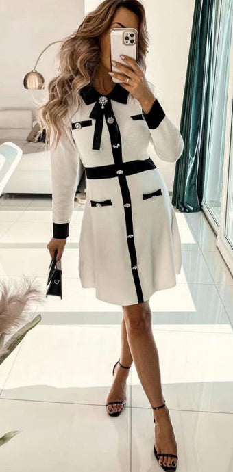 The sophisticated knitted dress with brooch bow - IN CURVE SIZES