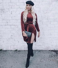 Load image into Gallery viewer, Comino Couture Velvet Berry Dress