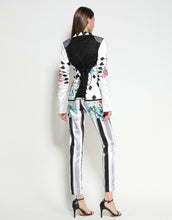 Load image into Gallery viewer, White and black patterened suit set sample sale