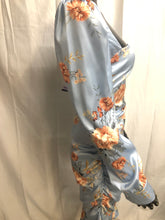 Load image into Gallery viewer, Blue flower two piece set sample sale