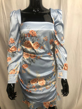 Load image into Gallery viewer, Blue flower two piece set sample sale