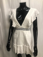 Load image into Gallery viewer, white v neck dress sample sale