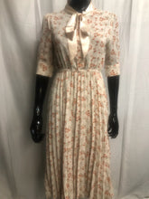 Load image into Gallery viewer, Mini flower midi dress with bow  sample sale