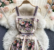Load image into Gallery viewer, Flowers all round strappy maxi dress