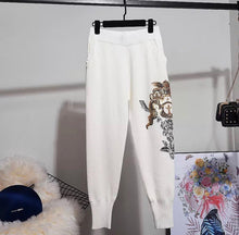 Load image into Gallery viewer, High Quality Queen&#39;s garden white  knitted set