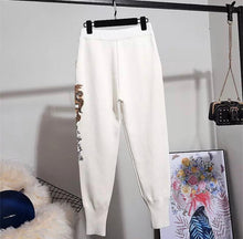 Load image into Gallery viewer, High Quality Queen&#39;s garden white  knitted set