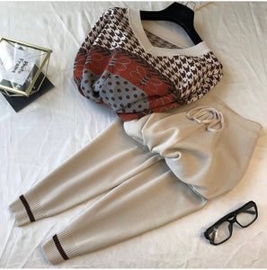 Butterfly mix pattern knitted lounge wear set