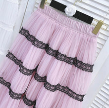 Load image into Gallery viewer, &quot;Yours tulley&quot; pleated skirt with lace details