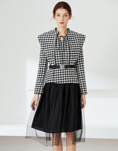 Load image into Gallery viewer, black and white patterned dress sample sale