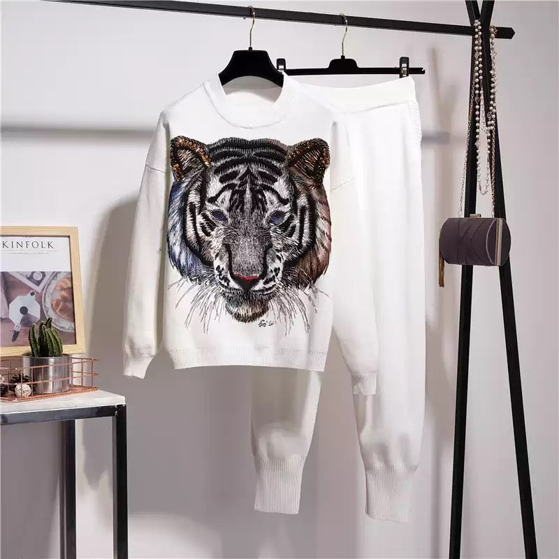 Tigers eyes white knitted set