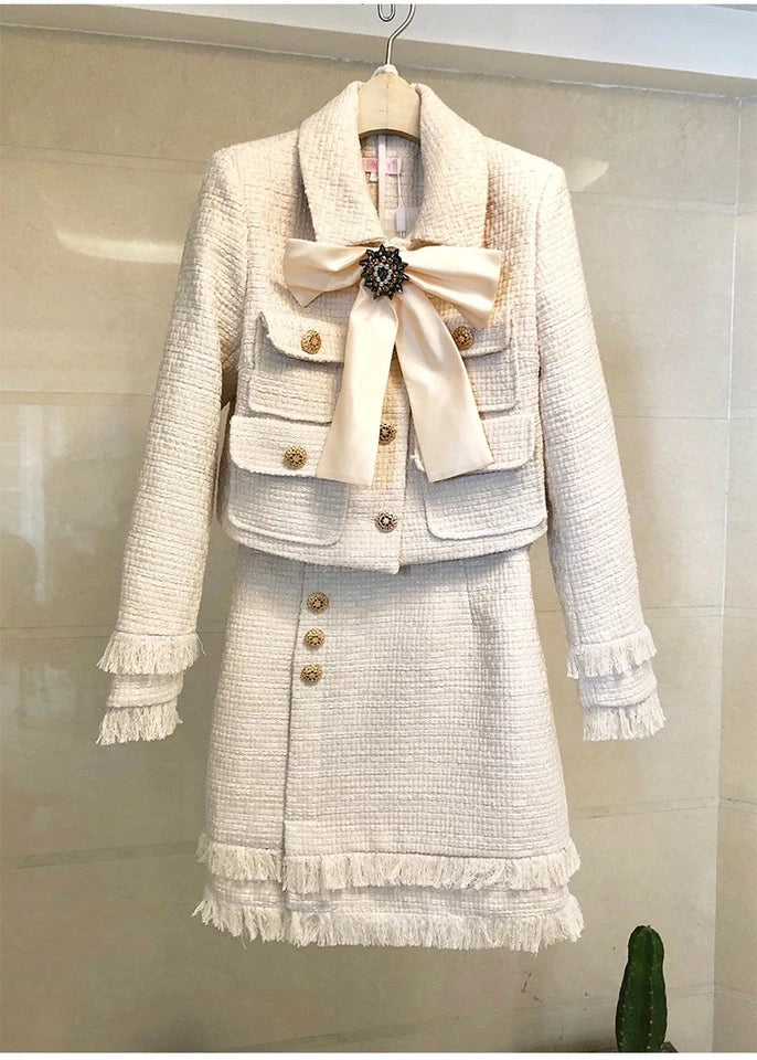 The Cream tweed two piece with bow and brooch – Comino Couture